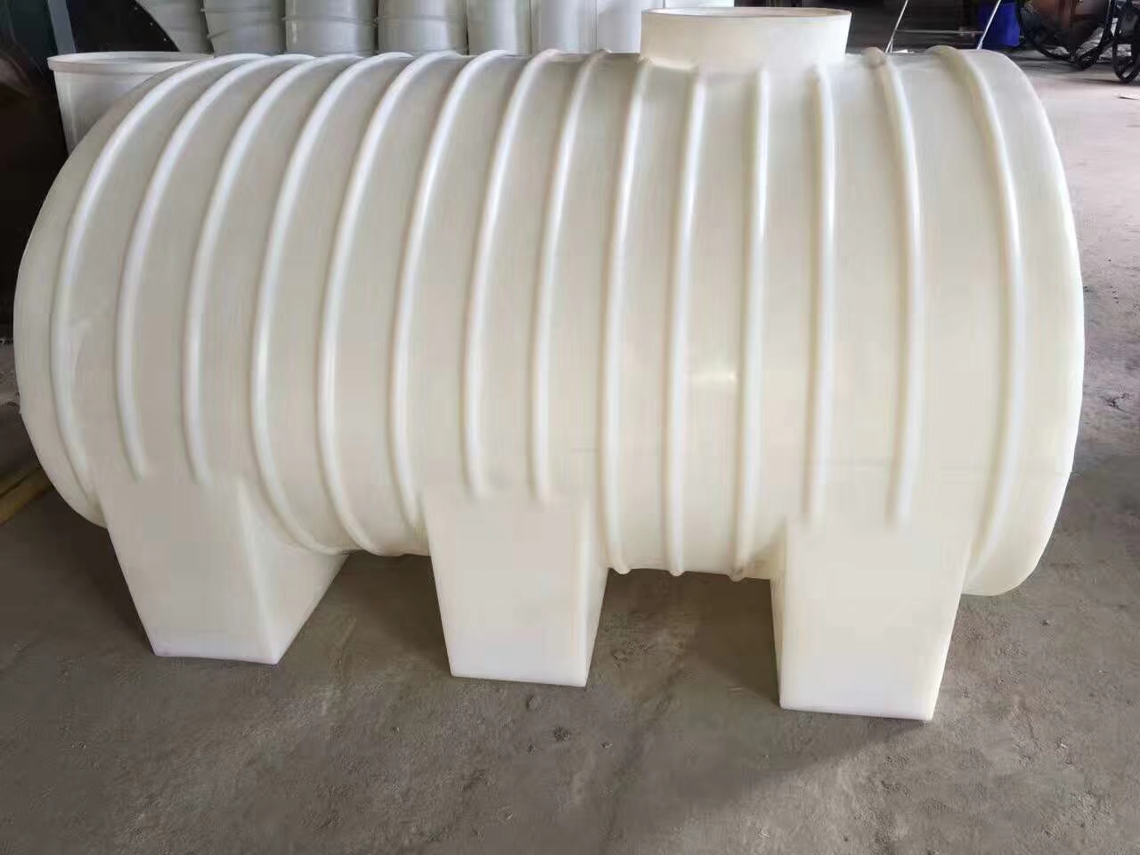 臥式3噸5噸塑（sù）料桶，塑料水塔